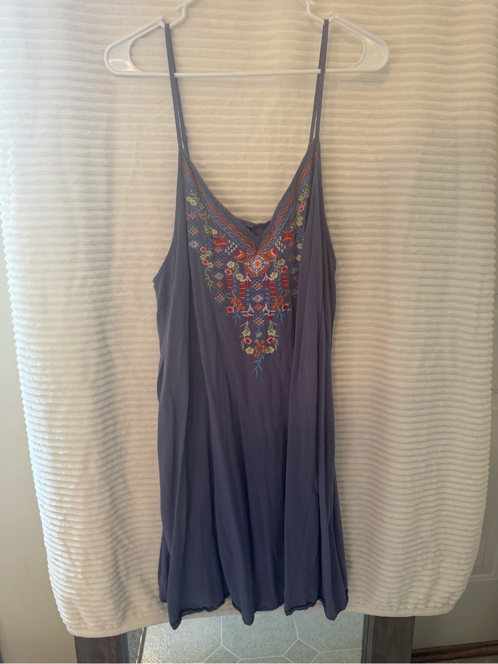 Embroidered V-Neck Spaghetti Strap Dress in Soft Purple